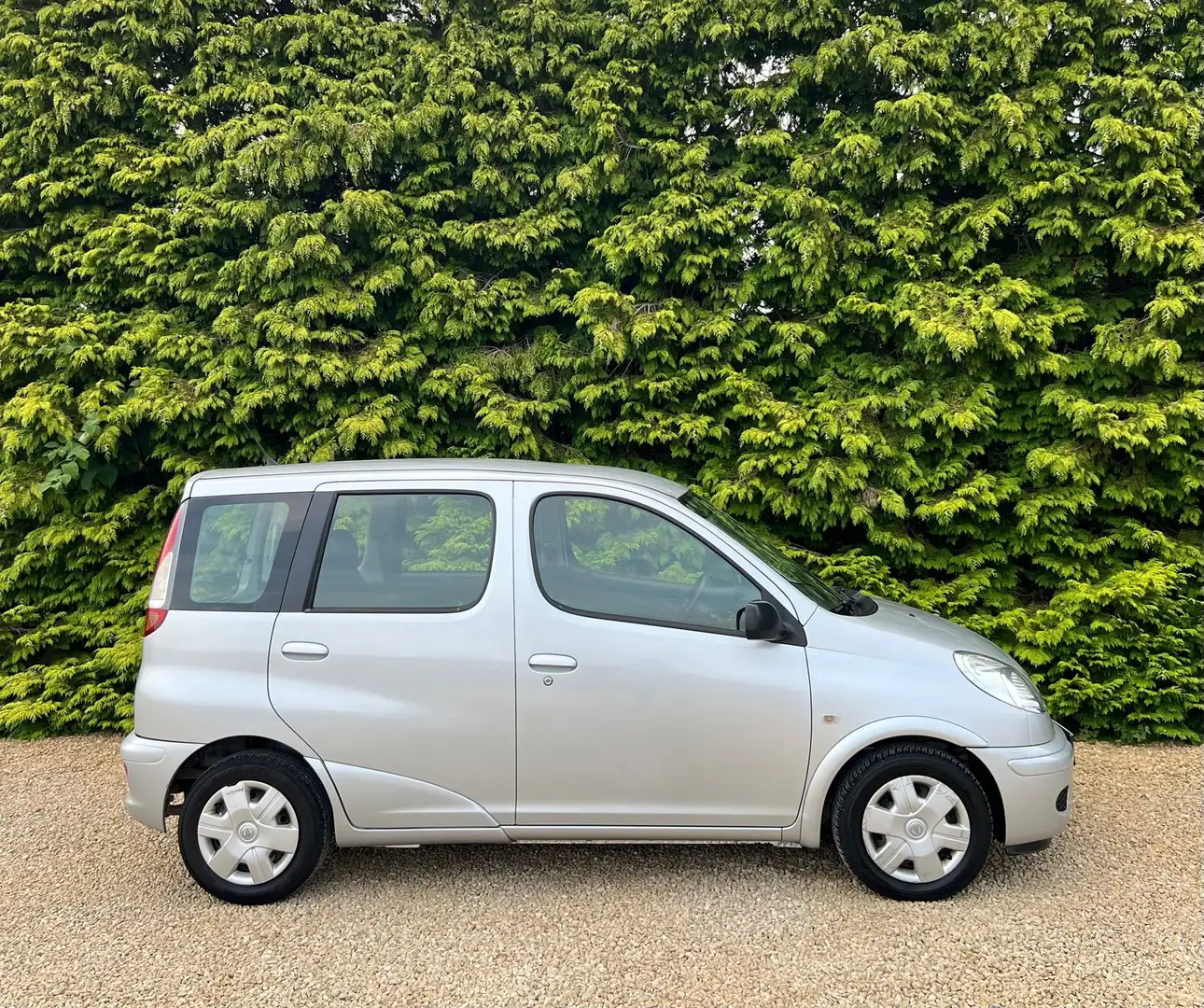 Toyota Yaris Verso 1.3i VVT-i 16v Linea Luna AIRCO GARANTIE 1AN Plateado - 2