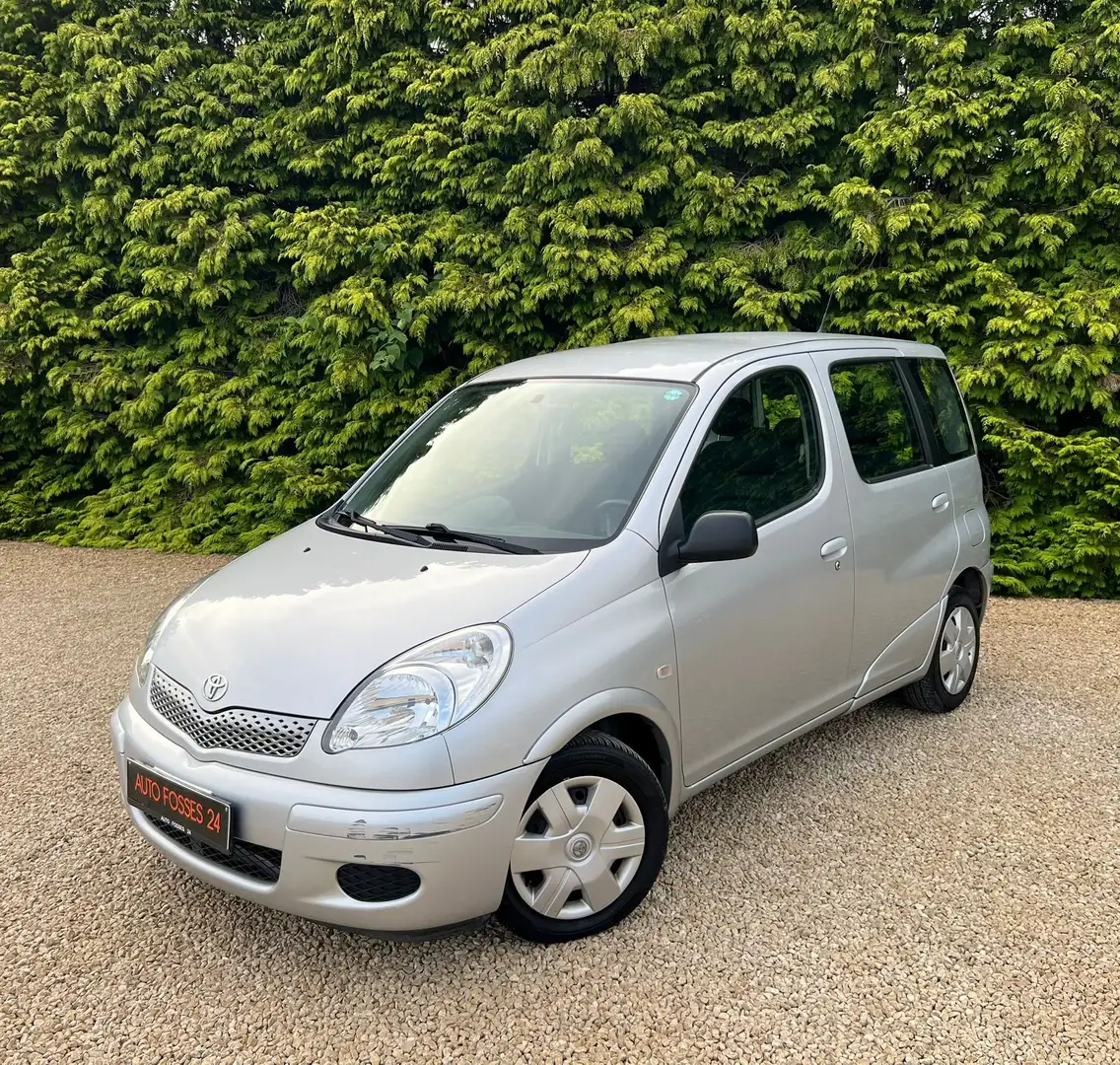 Toyota Yaris Verso 1.3i VVT-i 16v Linea Luna AIRCO GARANTIE 1AN Plateado - 1