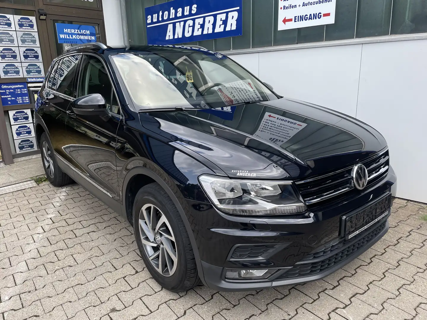 Volkswagen Tiguan 1.4 TSI Sound 4Motion DSG, Navi,PDC,MirrorLink Schwarz - 2