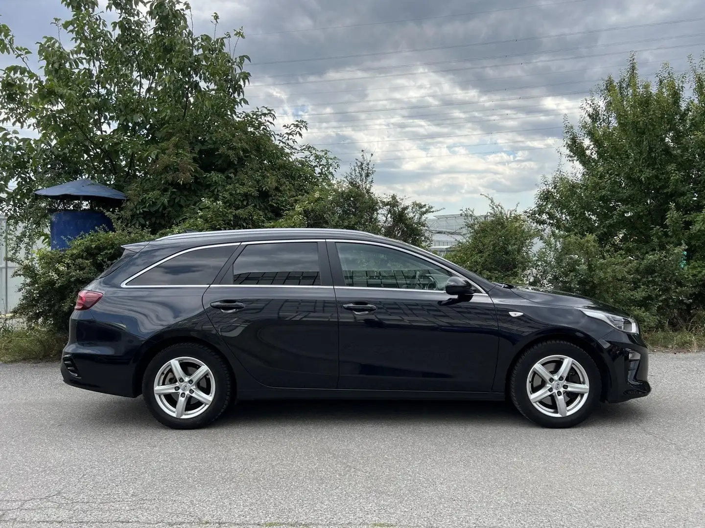 Kia Ceed SW / cee'd SW Kombi Silber-Ausst. CarPlay Kamera Szhzg Lenkrdhzg Schwarz - 2