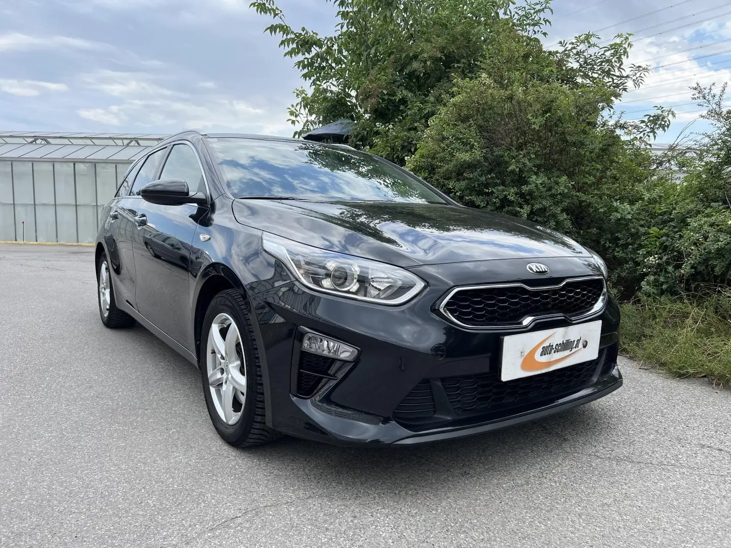 Kia Ceed SW / cee'd SW Kombi Silber-Ausst. CarPlay Kamera Szhzg Lenkrdhzg Schwarz - 1