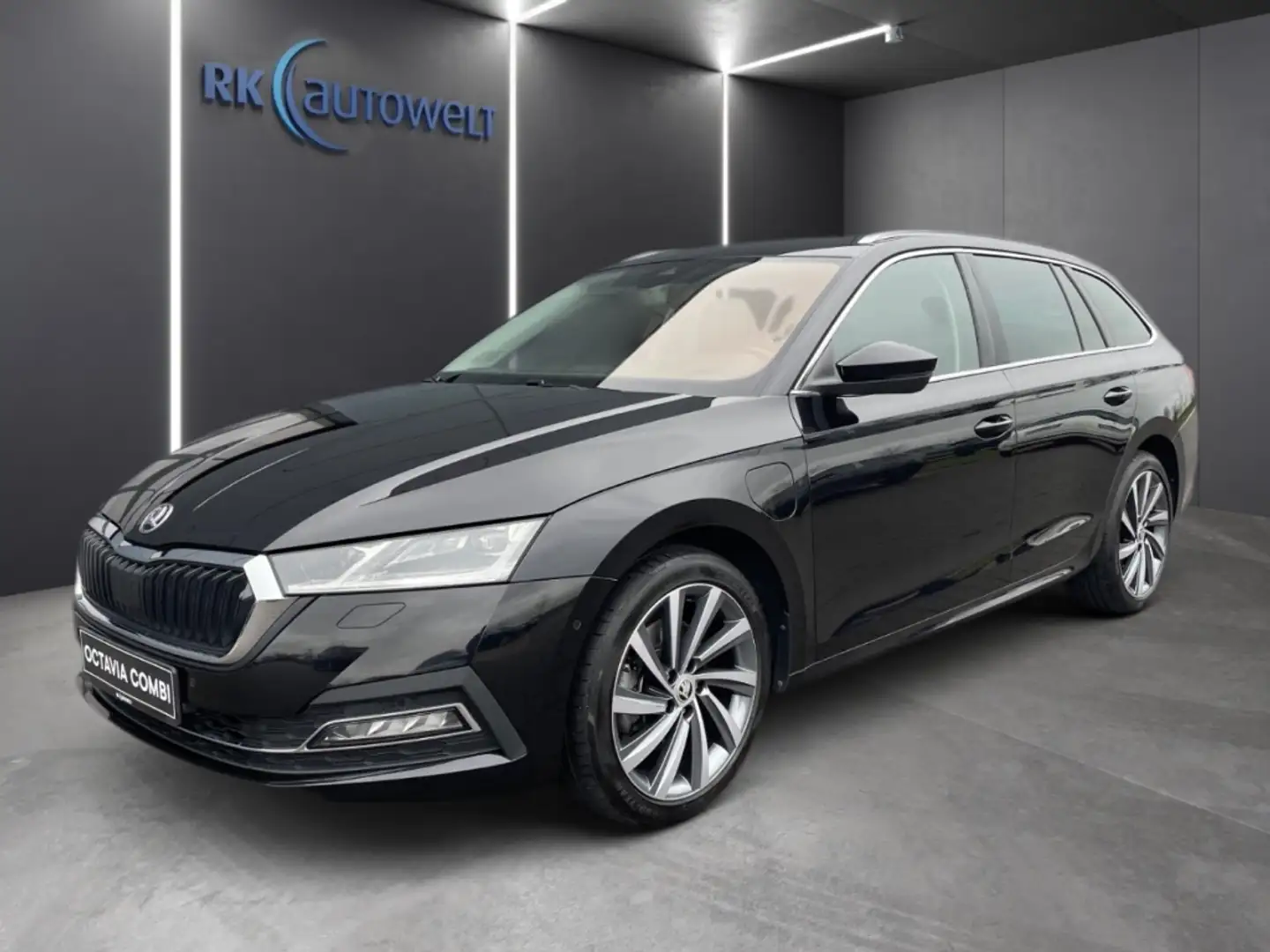 Skoda Octavia Combi First Edition iV 1.4 TSI PHEV,ACC,Head-Up Schwarz - 1