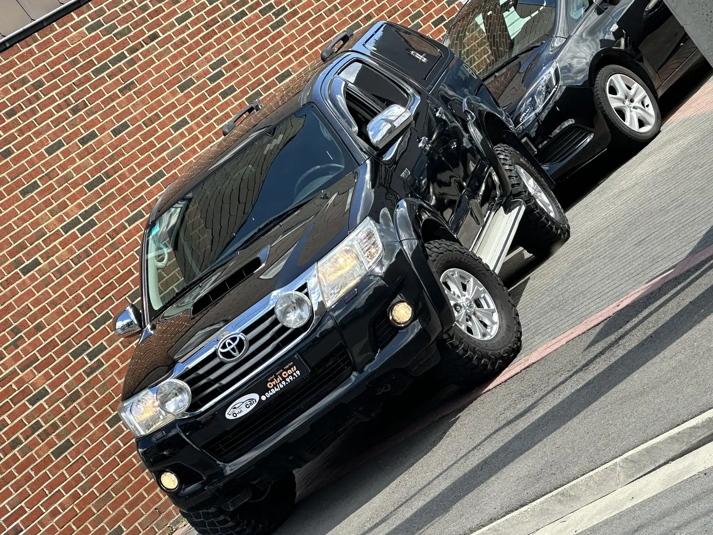Toyota Hilux // 14490€ + 21% TVA = 17532€ / Negru - 1