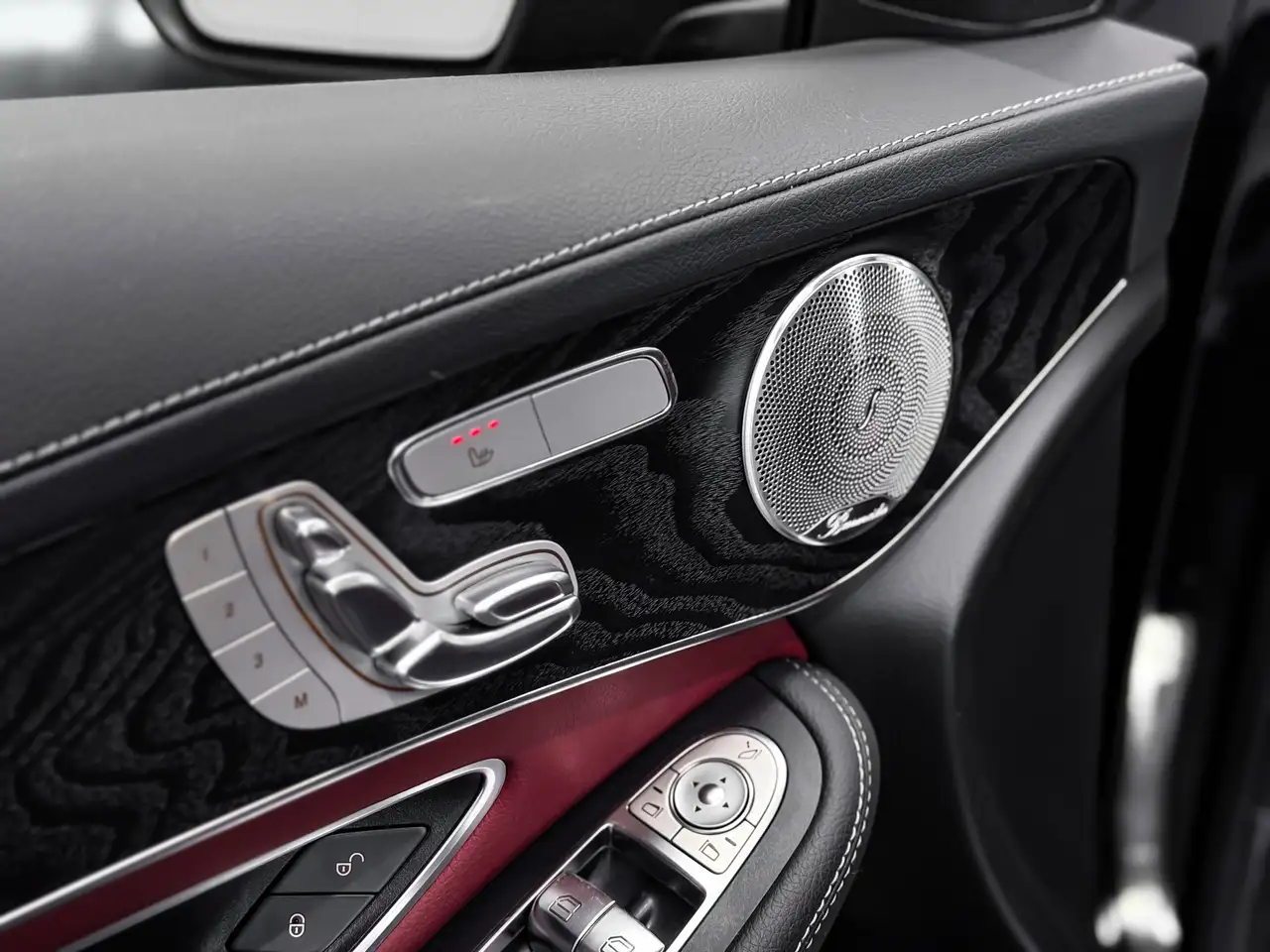 Mercedes-Benz GLC снимка Mercedes-Benz GLC