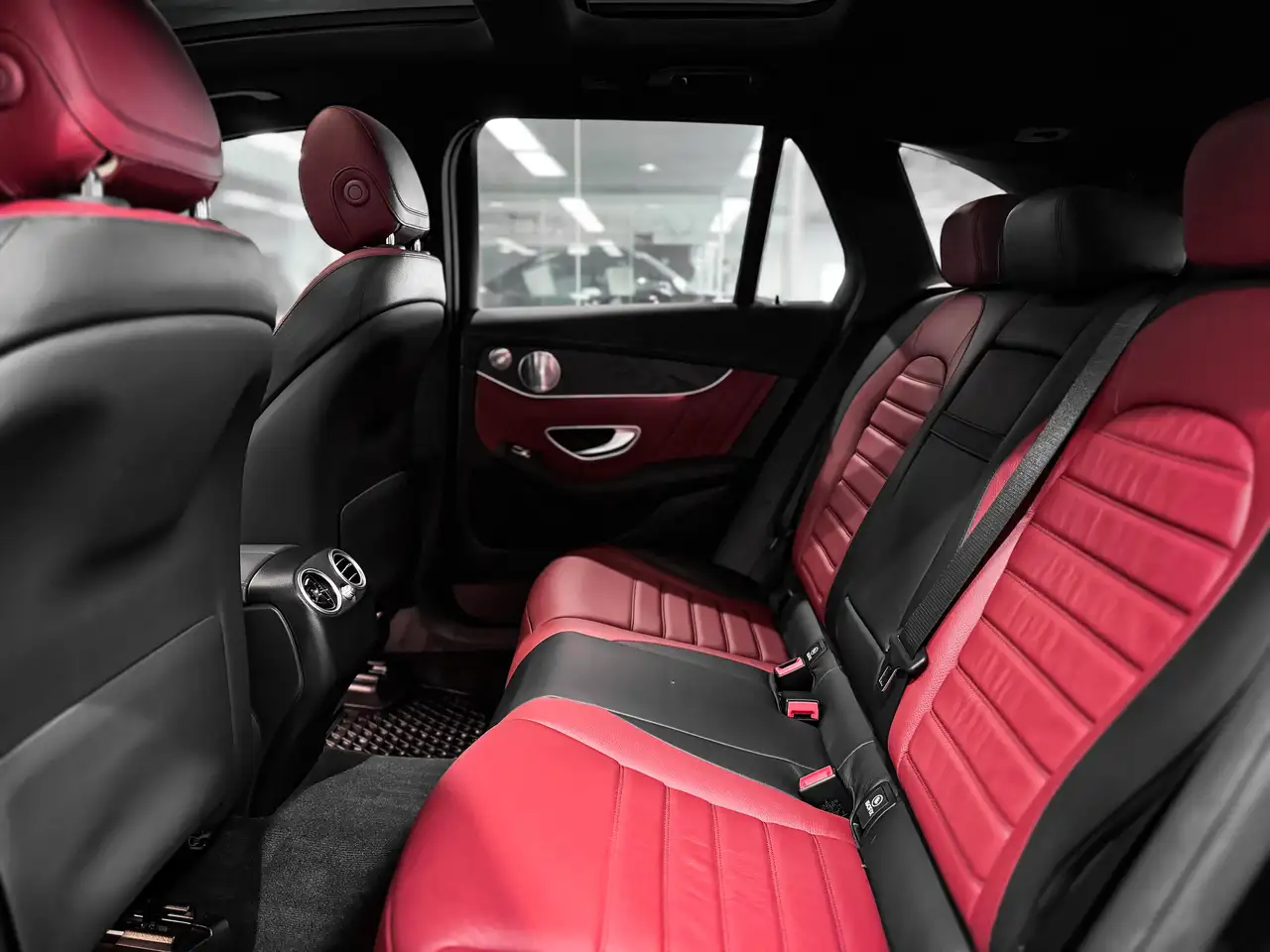 Mercedes-Benz GLC снимка Mercedes-Benz GLC