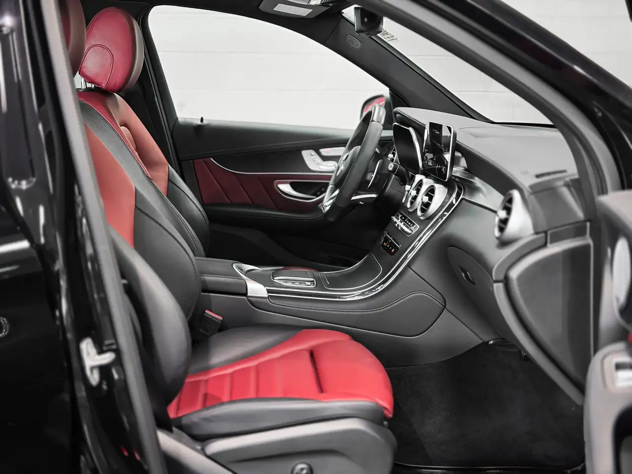 Mercedes-Benz GLC снимка Mercedes-Benz GLC