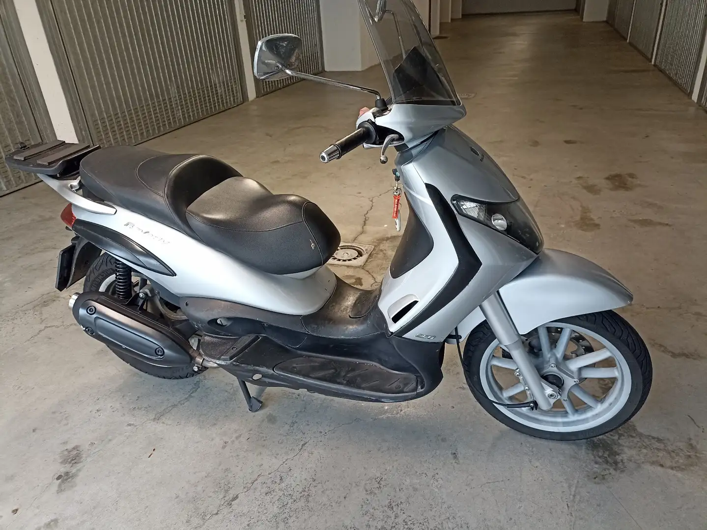 Piaggio Beverly 250 Grey - 2