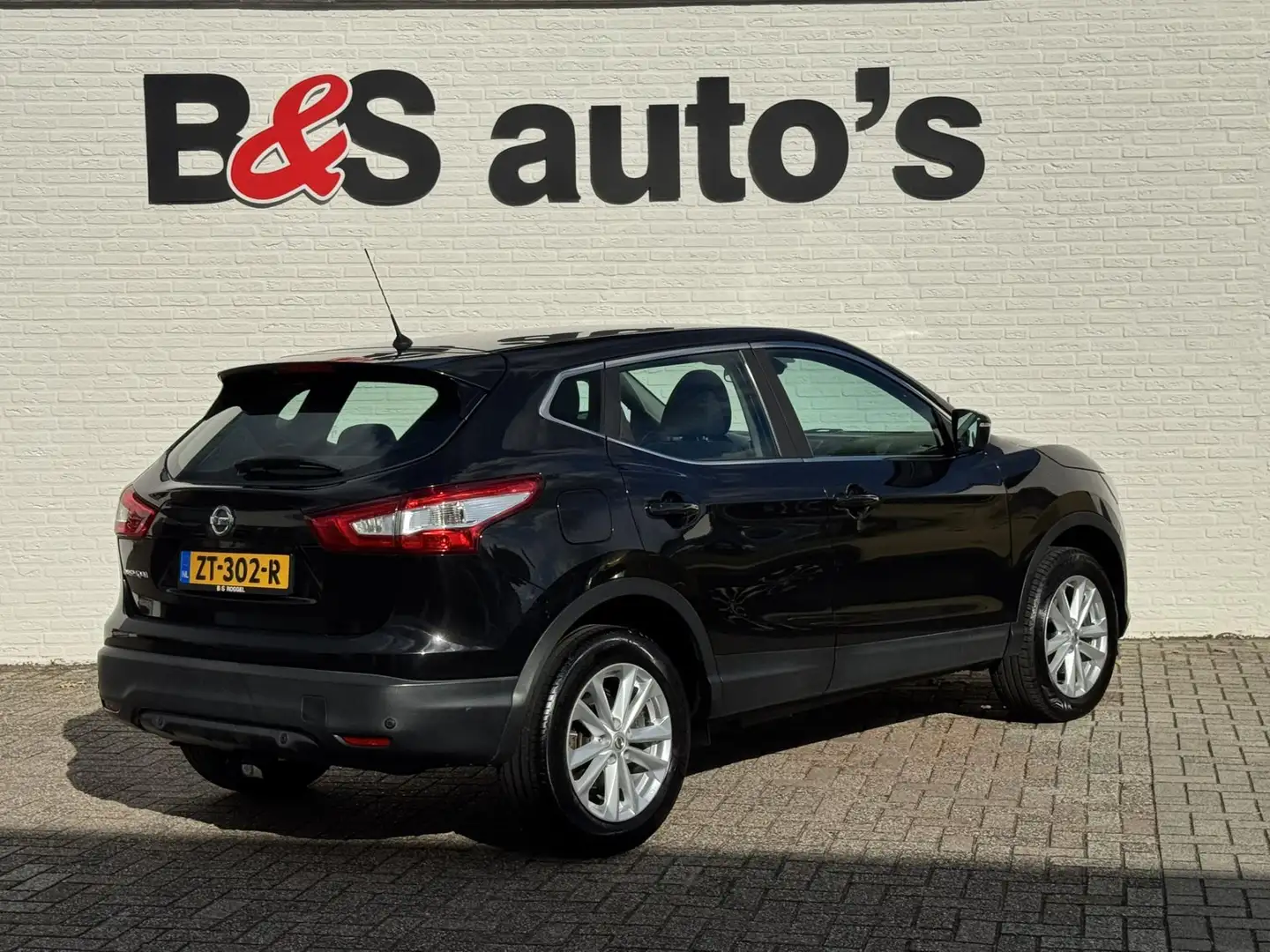 Nissan Qashqai 1.2 Climate control Cruise control Parkeersensoren Zwart - 2