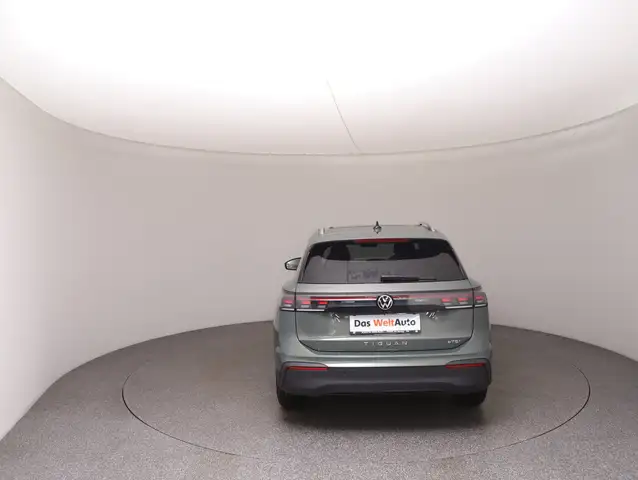 Volkswagen Tiguan view 5