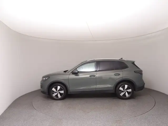 Volkswagen Tiguan view 8