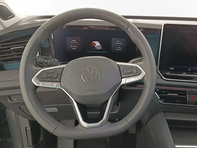 Volkswagen Tiguan view 11