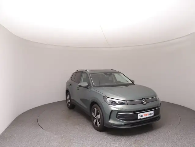 Volkswagen Tiguan view 2