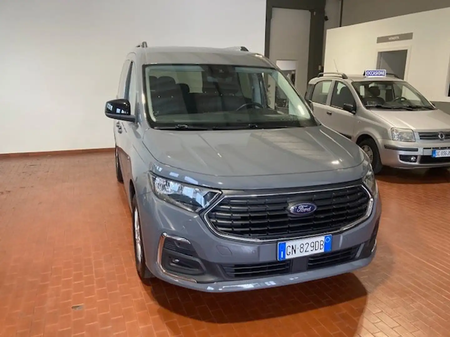 Ford Tourneo Connect 2.0 ecoblue Titanium 122 CV Grigio - 1