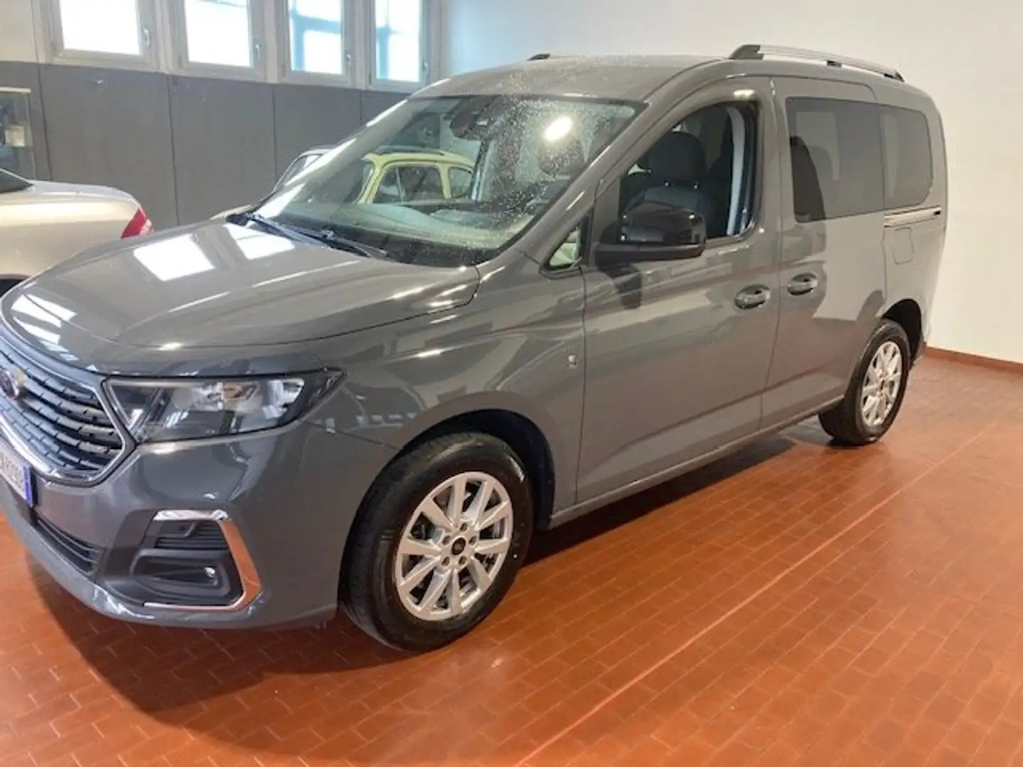 Ford Tourneo Connect 2.0 ecoblue Titanium 122 CV Grigio - 2