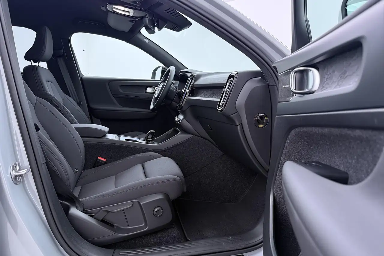Volvo EX40 2026