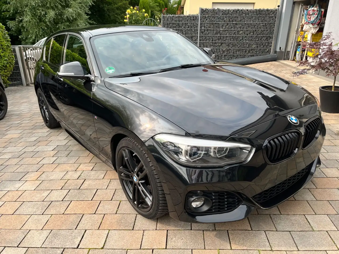 BMW 118 i MPaket Leder Navi Hifi LED Driving 18 Ufrei Schwarz - 1