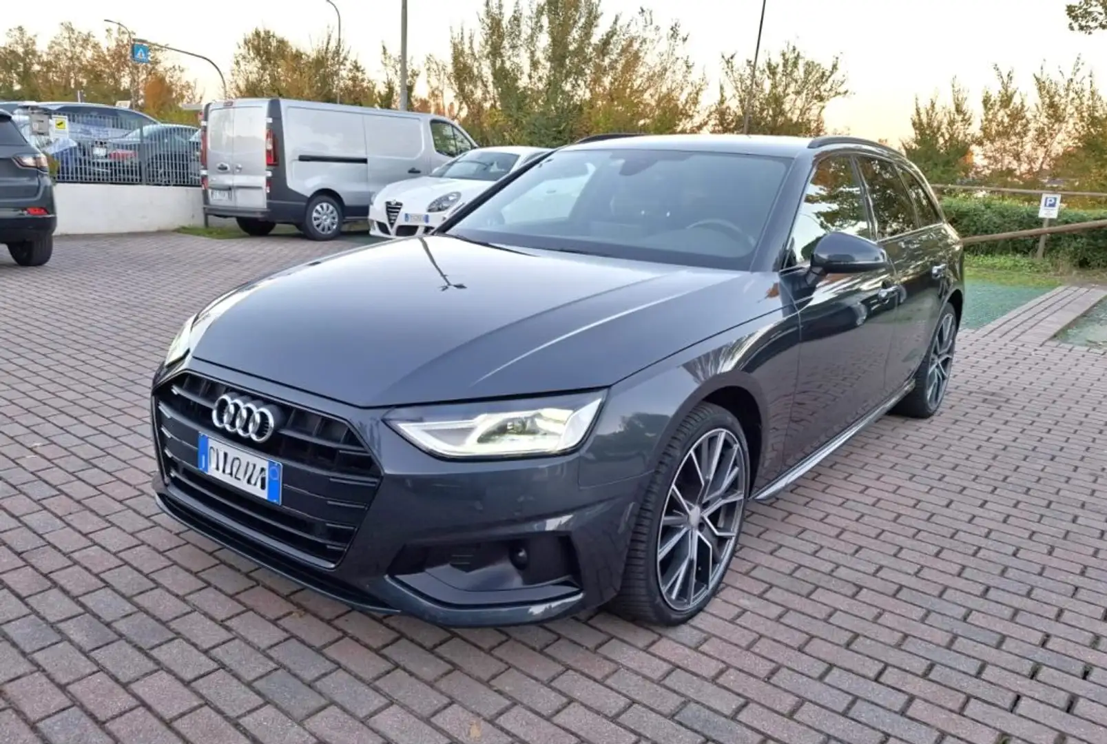 Audi A4 Avant 35 TDI/163 CV S-tronic 19"/ACC/BlackPack Gris - 1