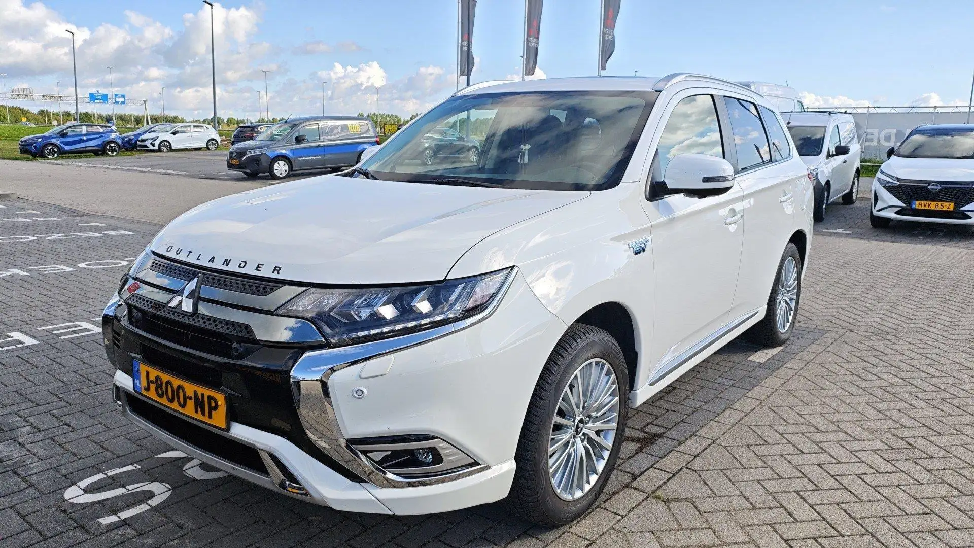 Mitsubishi Outlander 2.4 PHEV Intense+ | schuif-/kanteldak | Stoel- & S Blanc - 2