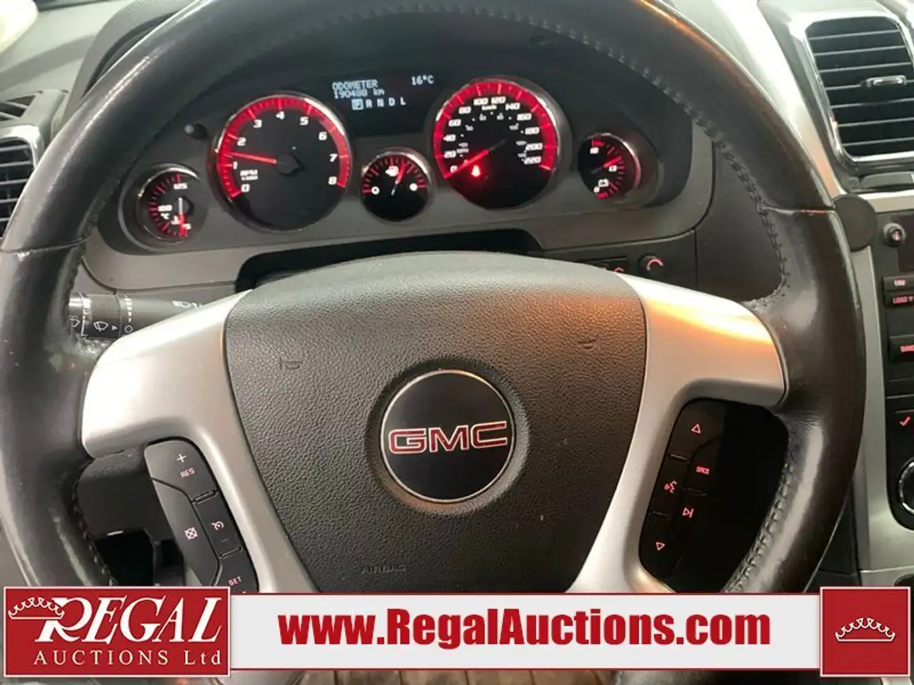 GMC Acadia снимка GMC Acadia