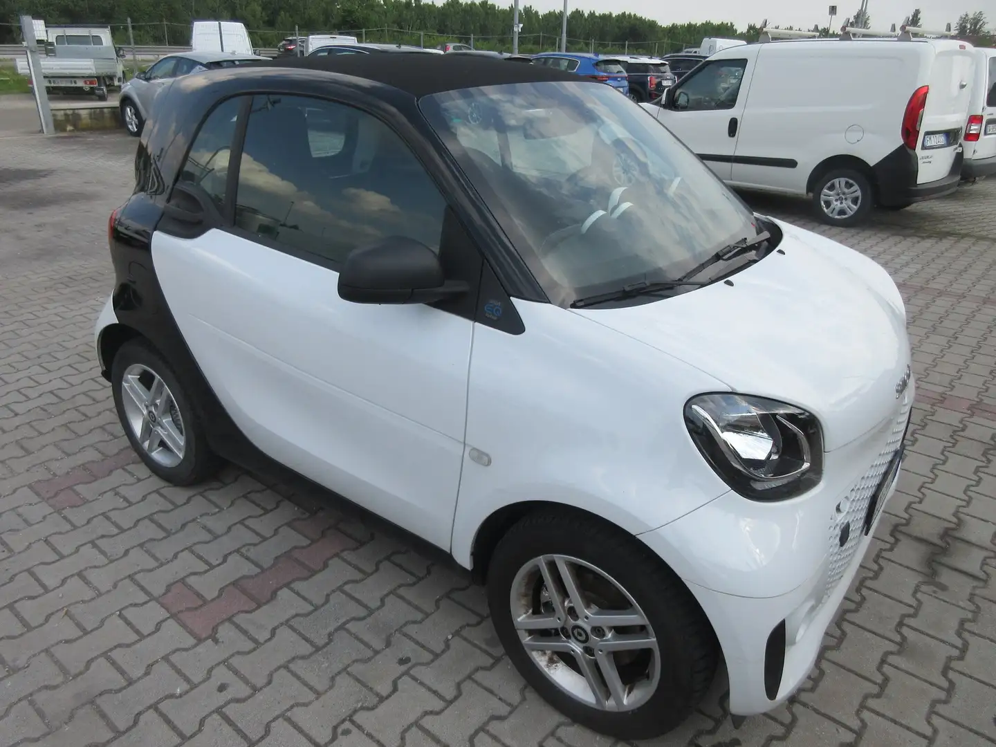 smart forTwo Fortwo eq Passion 4,6kW Wit - 1