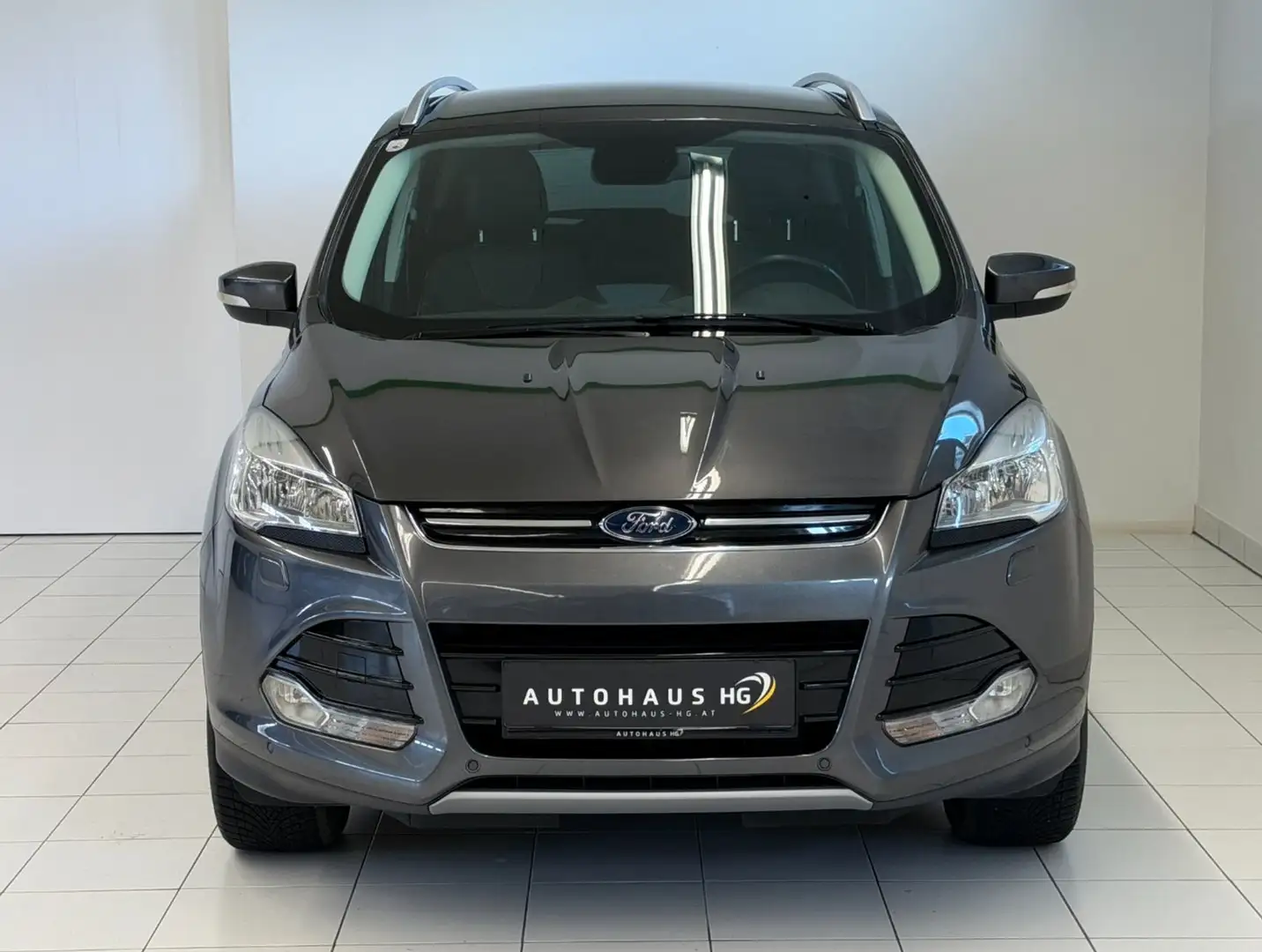 Ford Kuga 2.0 TDCi Titanium Grau - 2