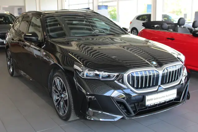 BMW 5 Series view 3