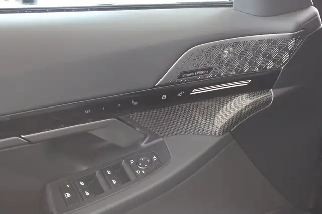 BMW 5 Series view 15