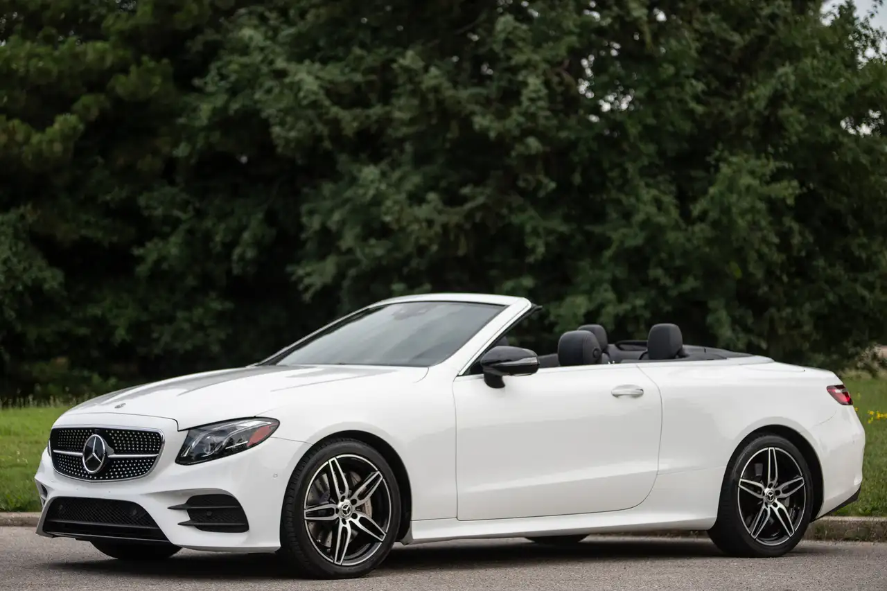 Mercedes-Benz E-Class снимка Mercedes-Benz E-Class
