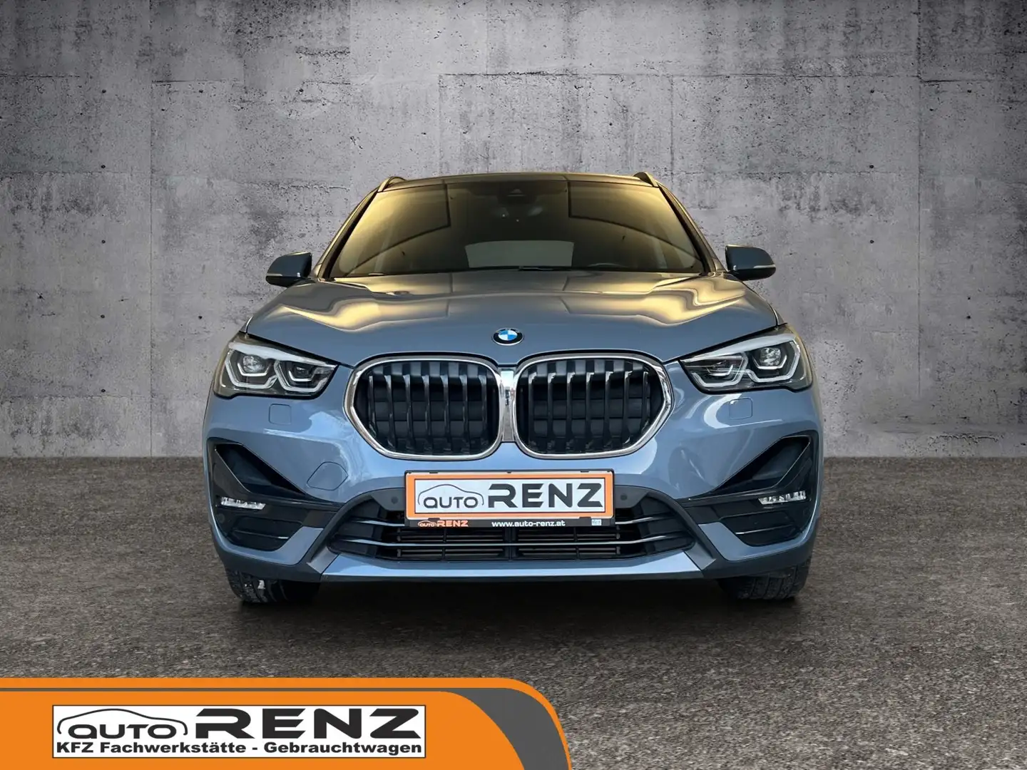 BMW X1 xDrive 18d Sport Line Grau - 2