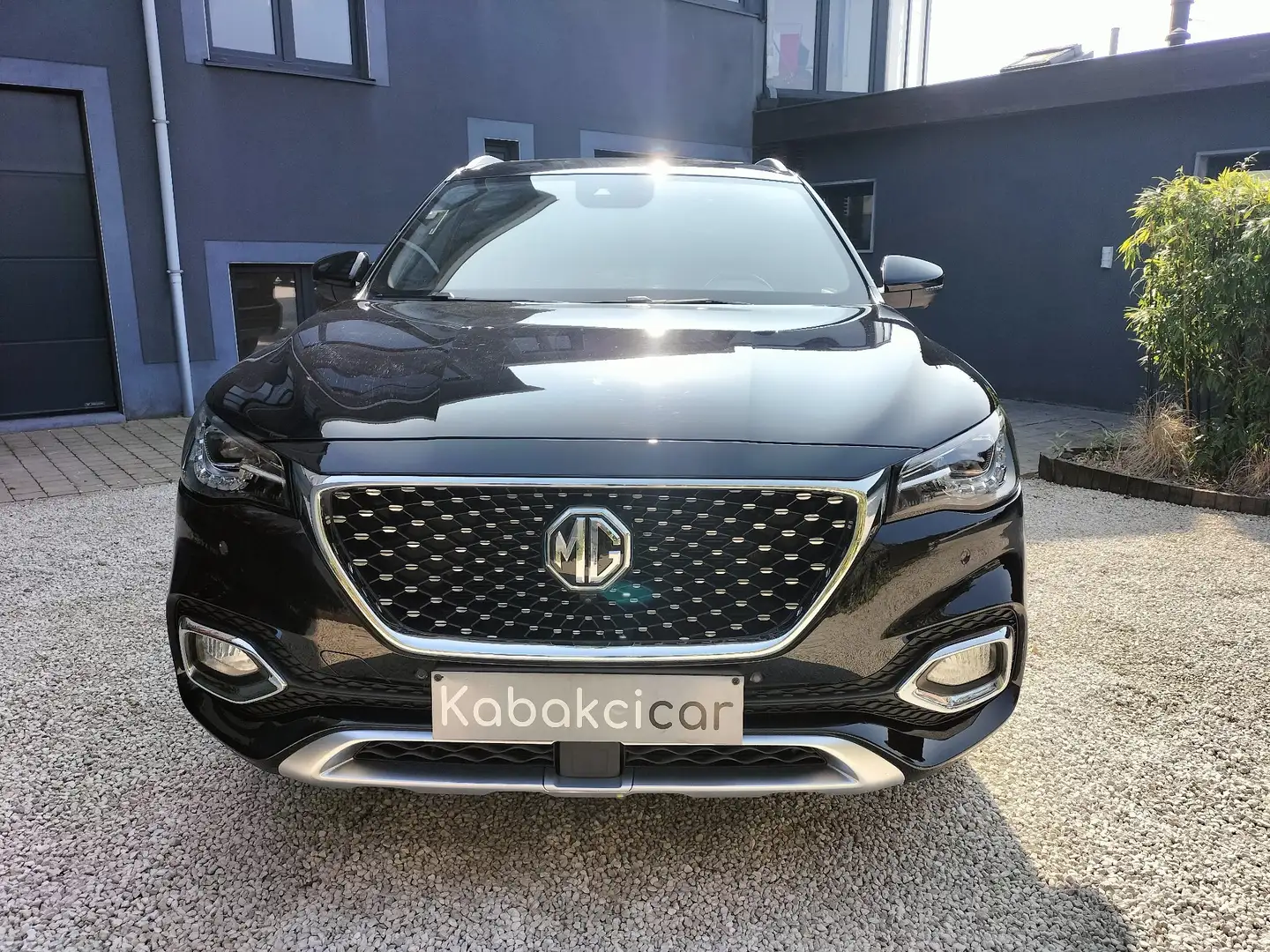 MG EHS 1.5 Turbo PHEV Luxury / FAIBLE KM / GARANTIE Zwart - 2