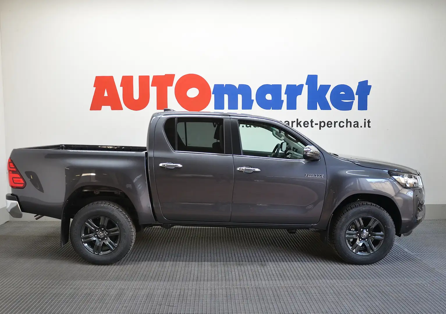 Toyota Hilux COMFORT 2.8D-4D Double Cab Gris - 1