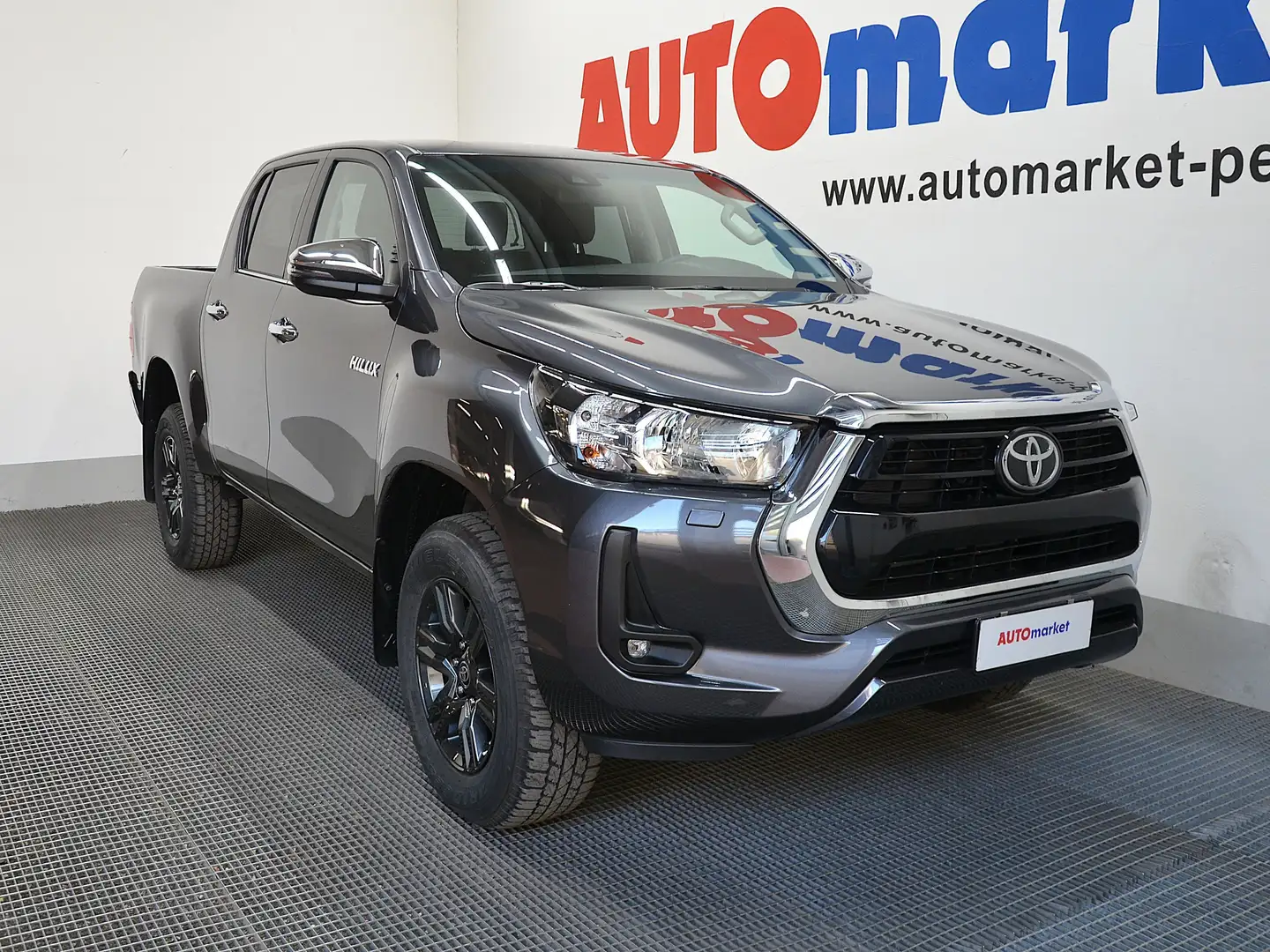 Toyota Hilux COMFORT 2.8D-4D Double Cab Gris - 2