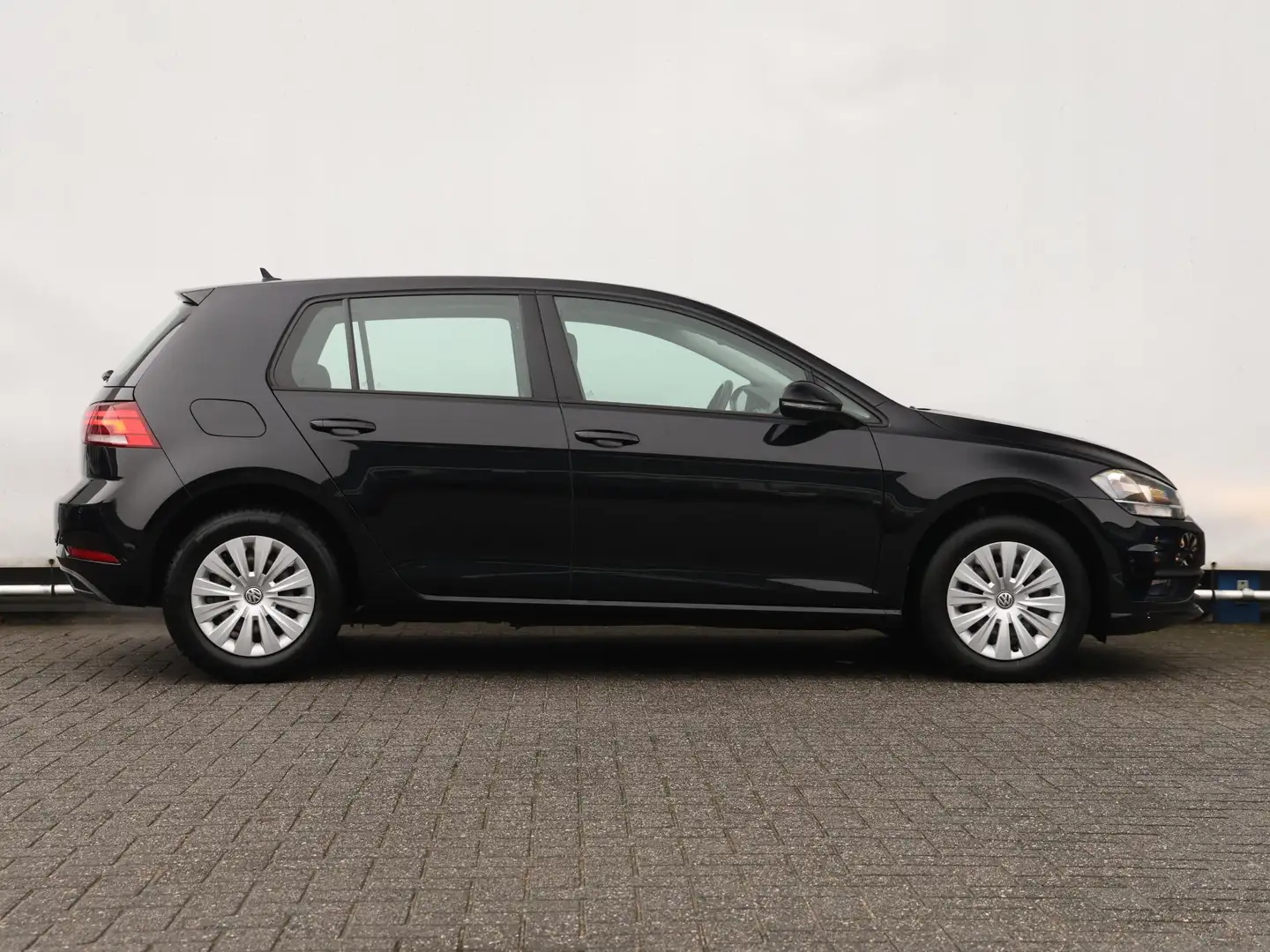 Volkswagen Golf 1.0 TSI Trendline 86PK | Navigatie | Climatronic | Zwart - 2