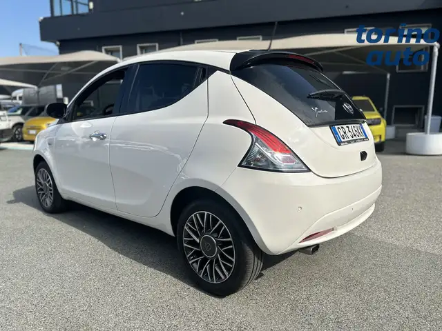 Lancia Ypsilon view 5