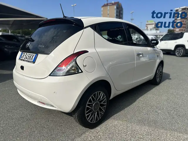 Lancia Ypsilon view 7