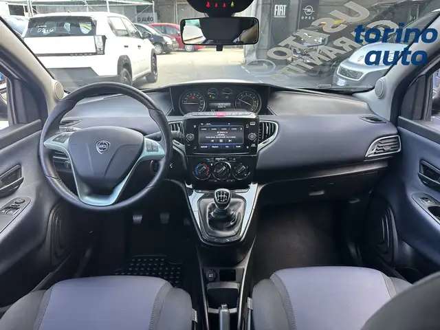 Lancia Ypsilon view 14