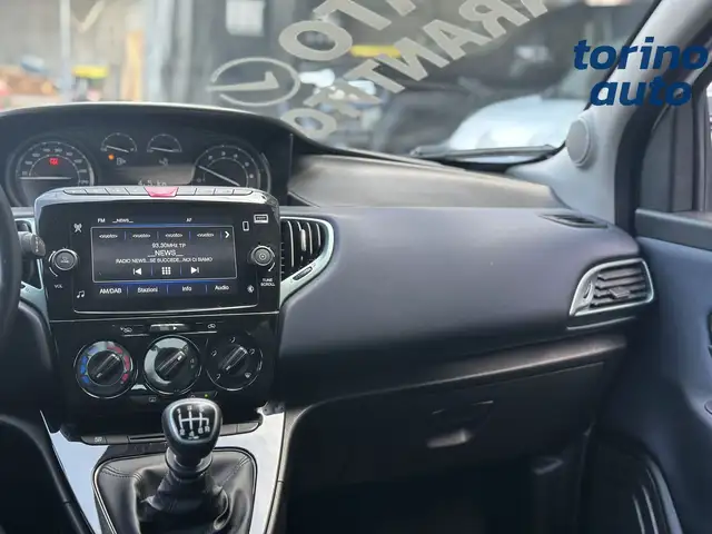 Lancia Ypsilon view 15