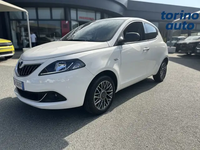 Lancia Ypsilon view 3