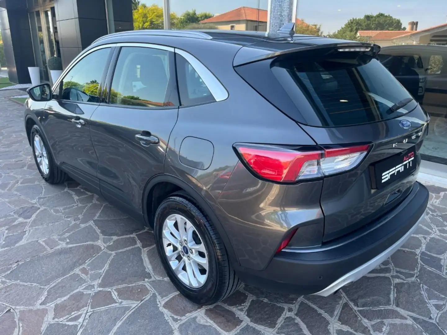 Ford Kuga 1.5 EcoBlue 120CV AUTOMATICA TITANIUM Gris - 2