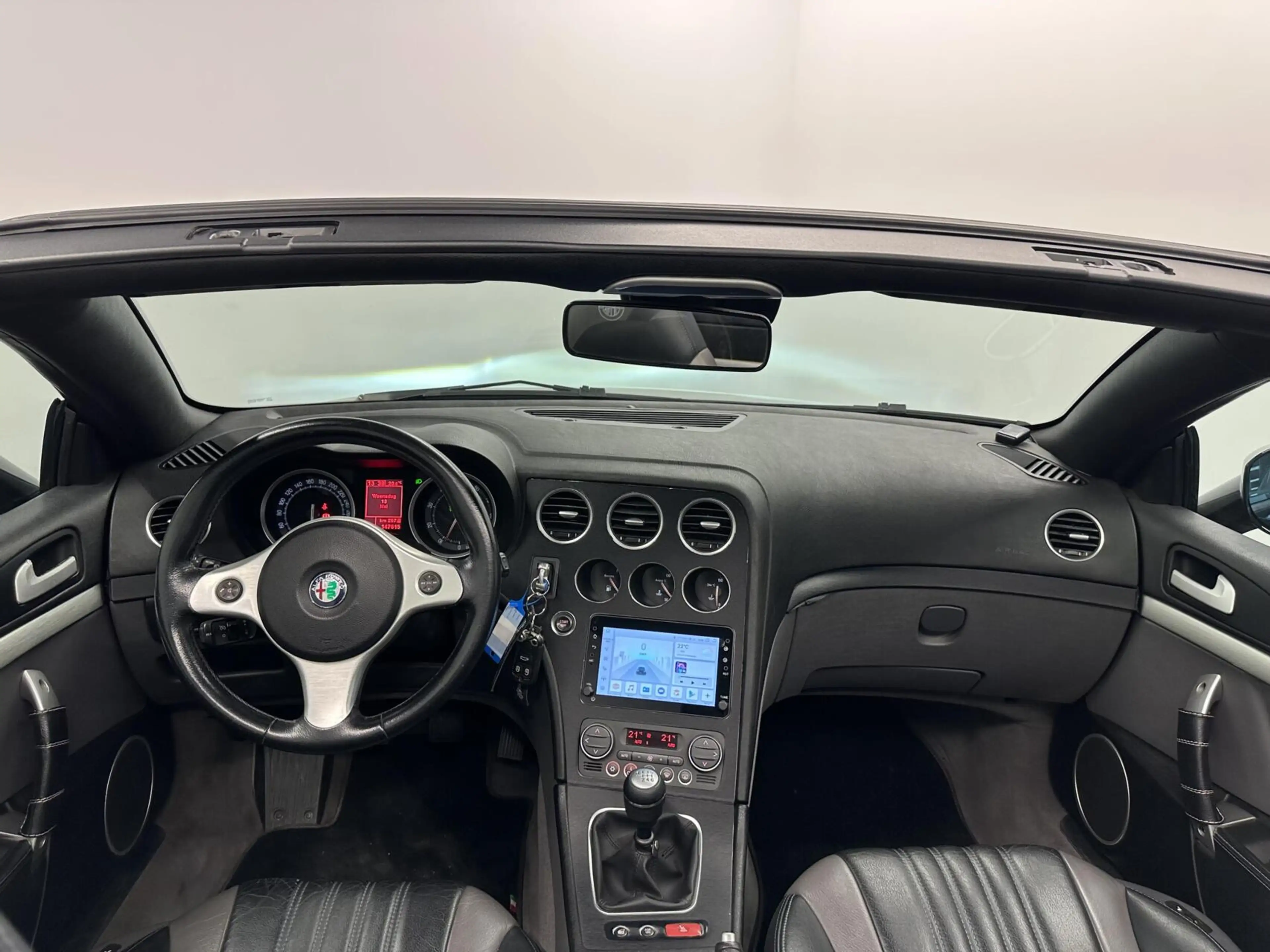 Alfa Romeo Spider 2.2 JTS CARPLAY NAVI LEER LM CRUISE ECC STOELVERWA — photo 2