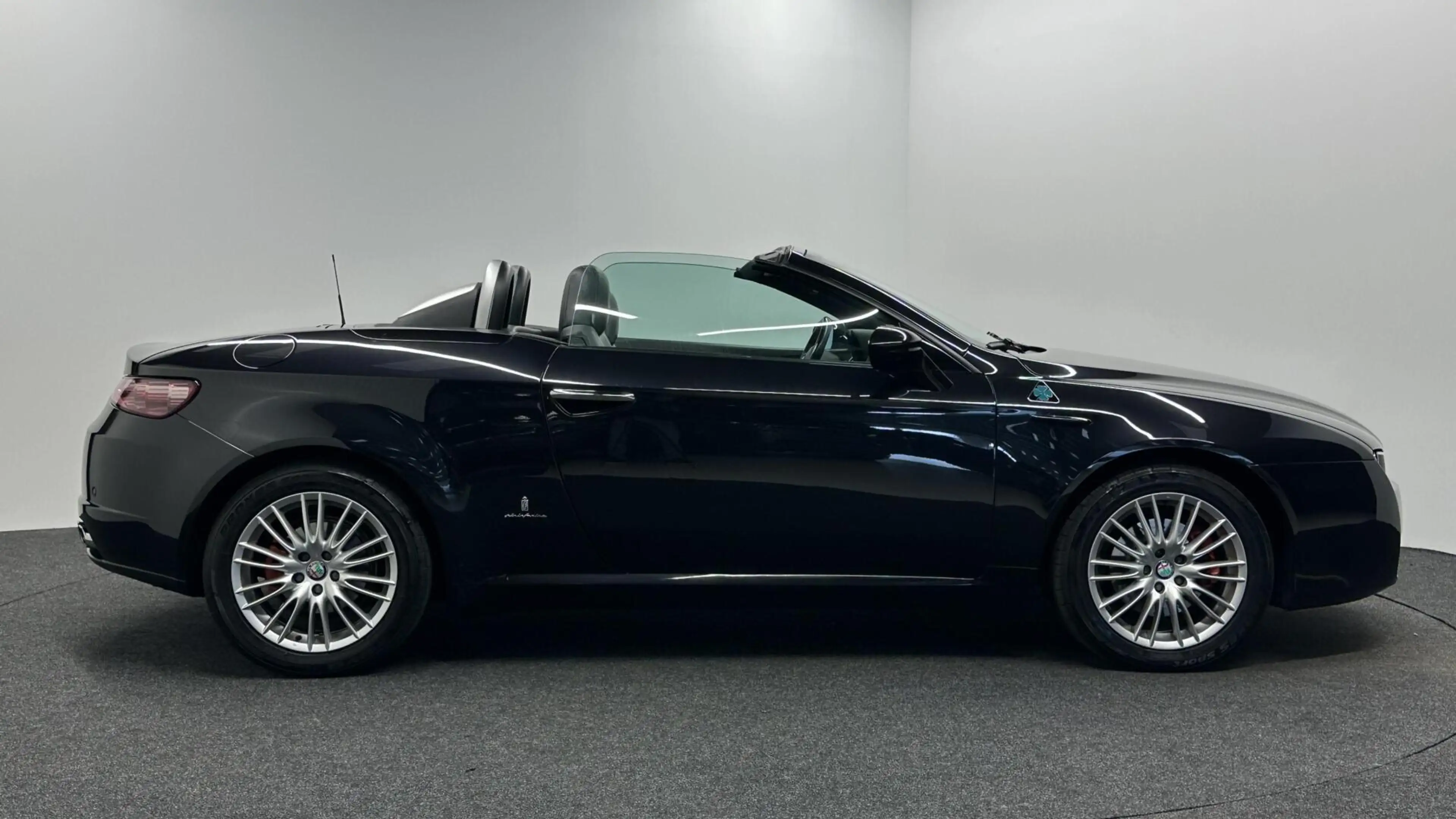 Alfa Romeo Spider 2.2 JTS CARPLAY NAVI LEER LM CRUISE ECC STOELVERWA — photo 11