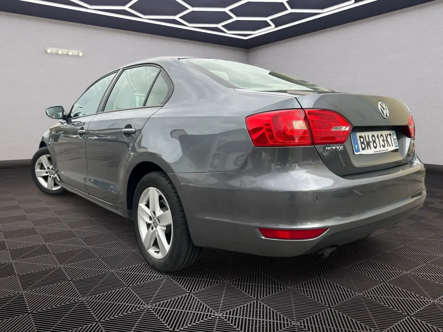 Volkswagen Jetta Comfortline Gris - 2