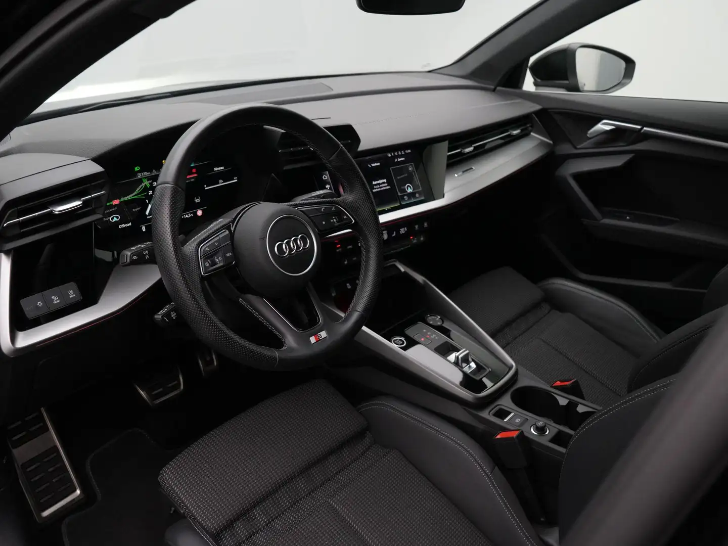 Audi A3 Sportback 35 TFSI 150 pk S-tronic S edition / S-Li Zwart - 2