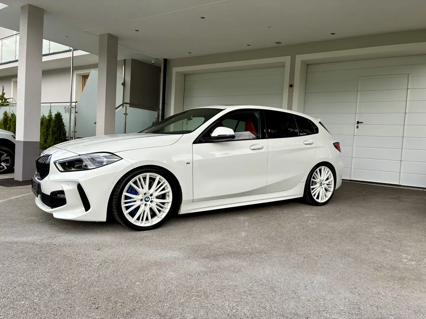BMW 120 120d xDrive M Sport Aut. Weiß - 1