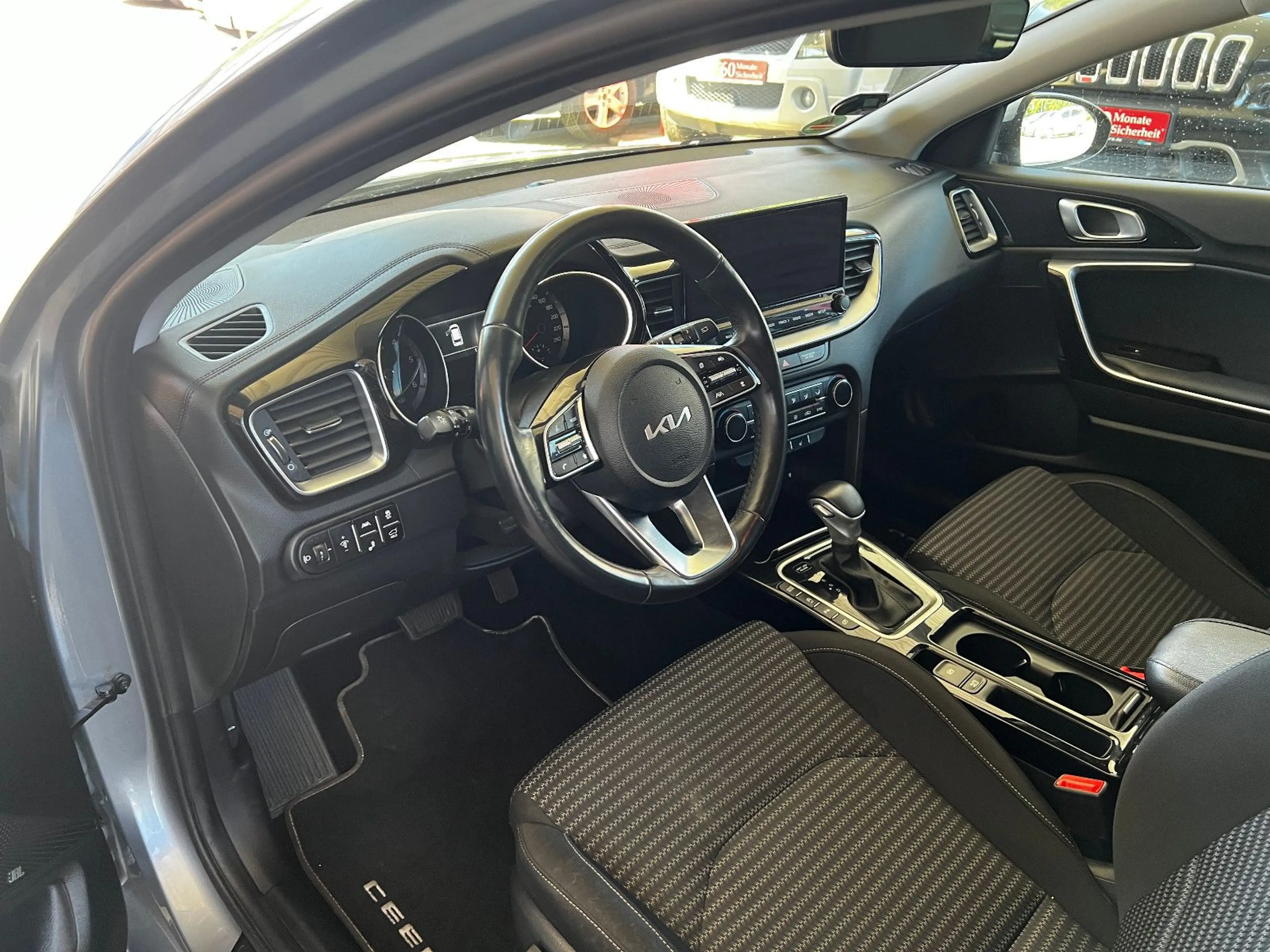 Kia Ceed / cee'd 1.6 CRDi Spirit I TÜV I GARANTIE — photo 8