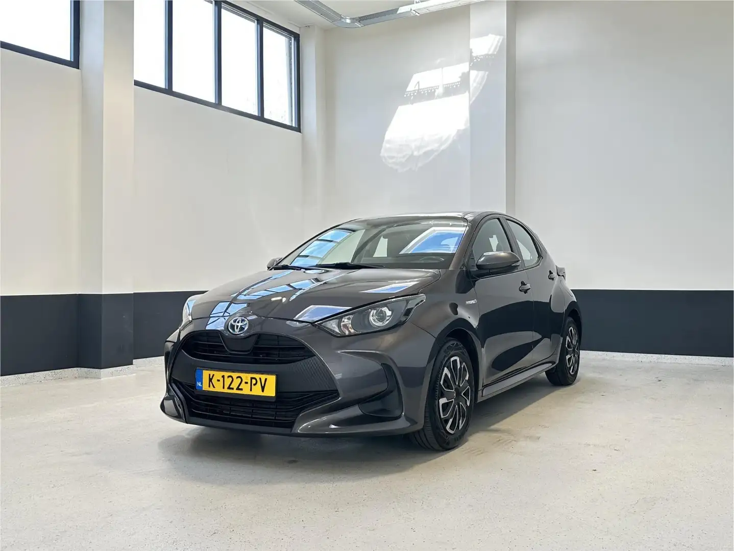Toyota Yaris 1.5 Hybrid Active automaat | Apple Carplay/ Androi Grijs - 2