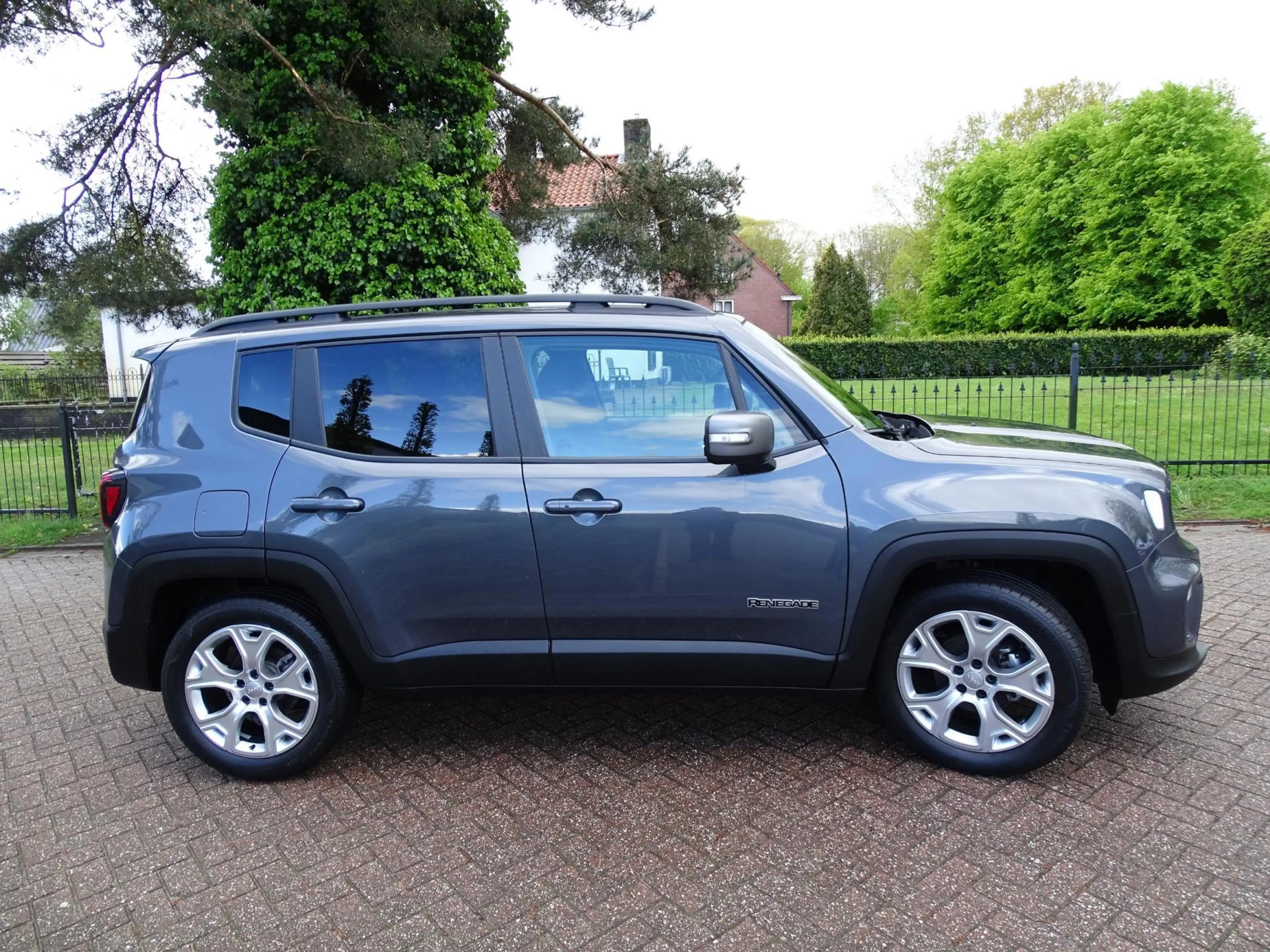 Jeep Renegade 1.0T 80th Anniversary — photo 7