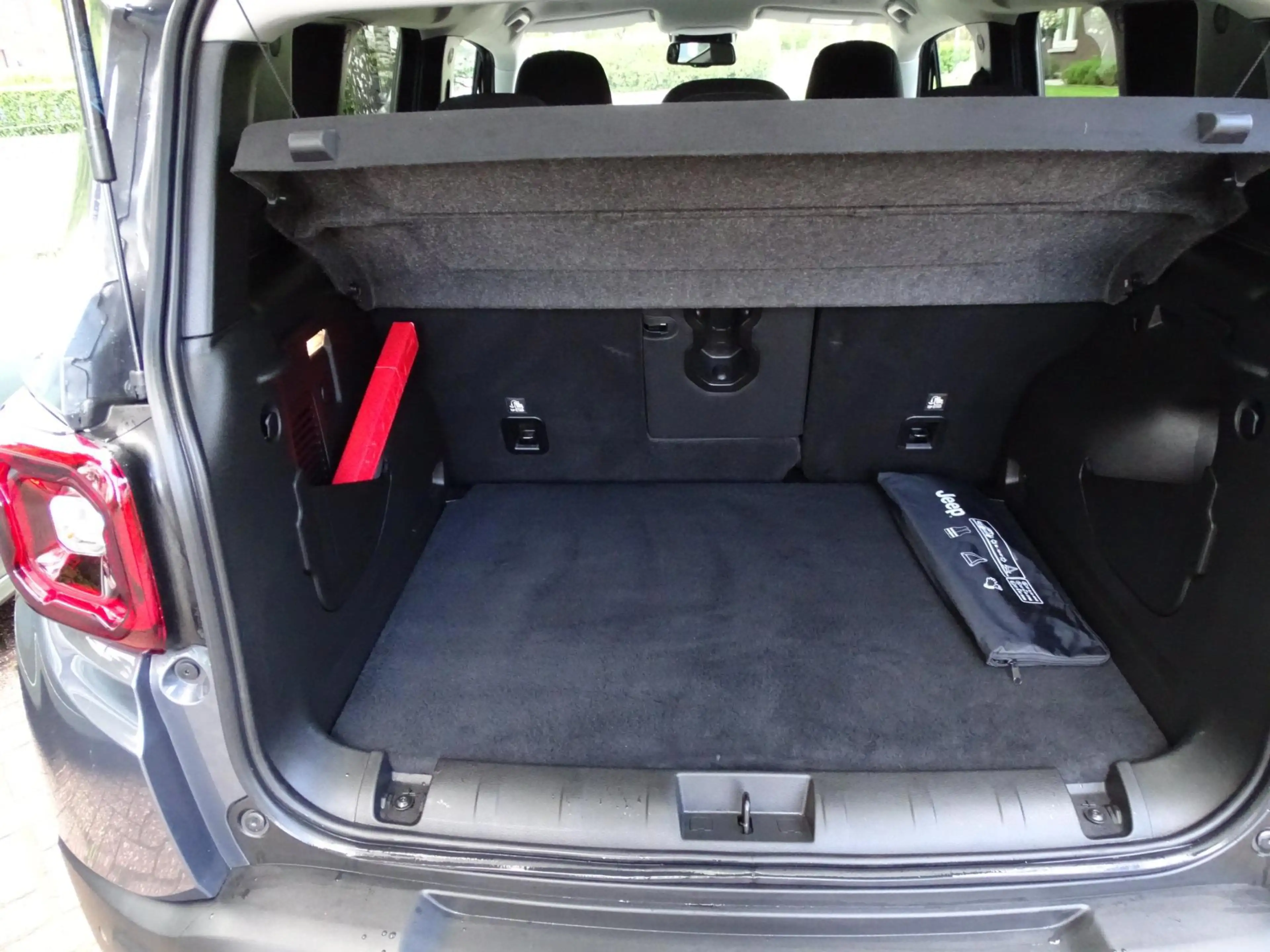 Jeep Renegade 1.0T 80th Anniversary — photo 16