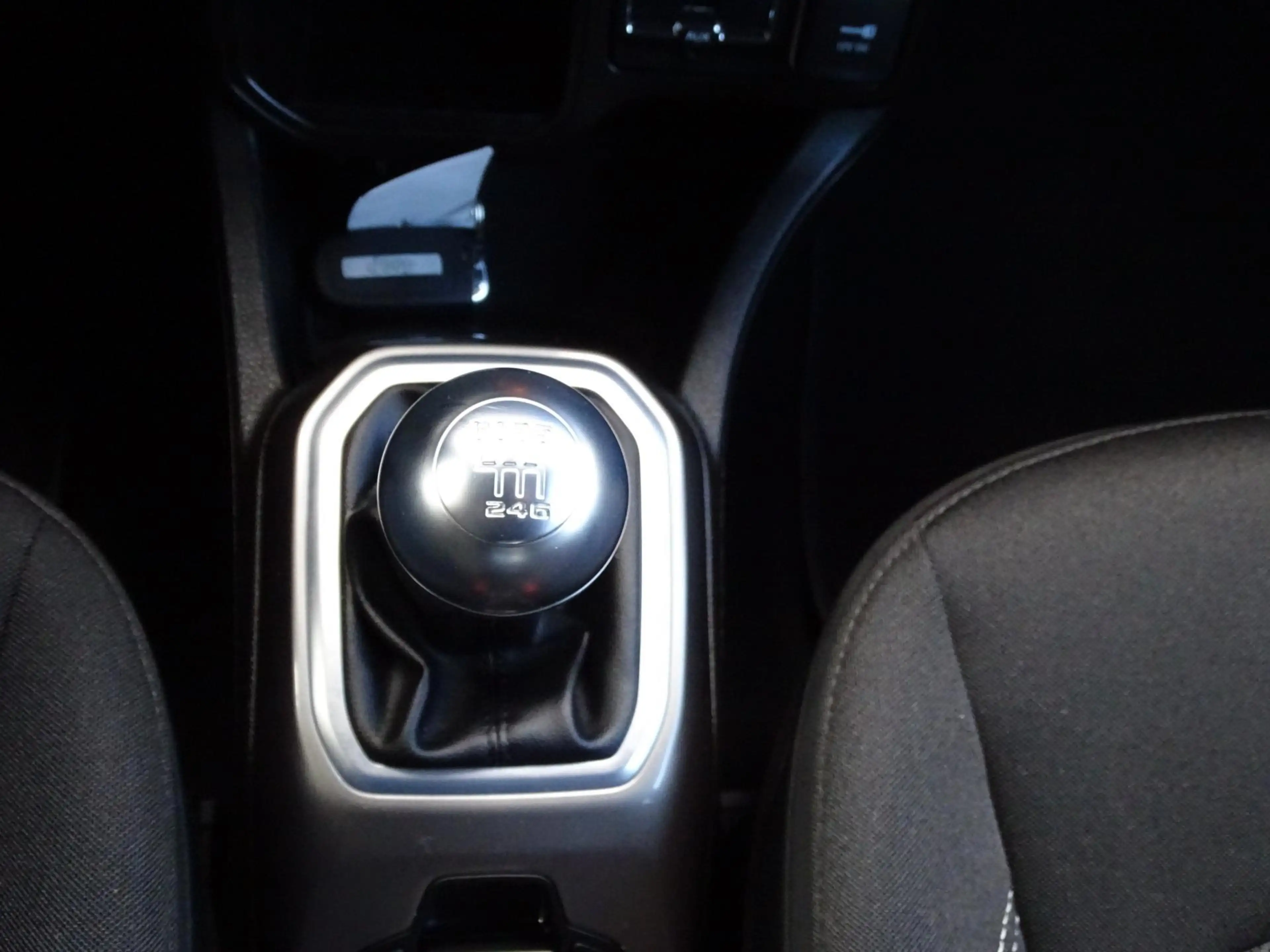 Jeep Renegade 1.0T 80th Anniversary — photo 21