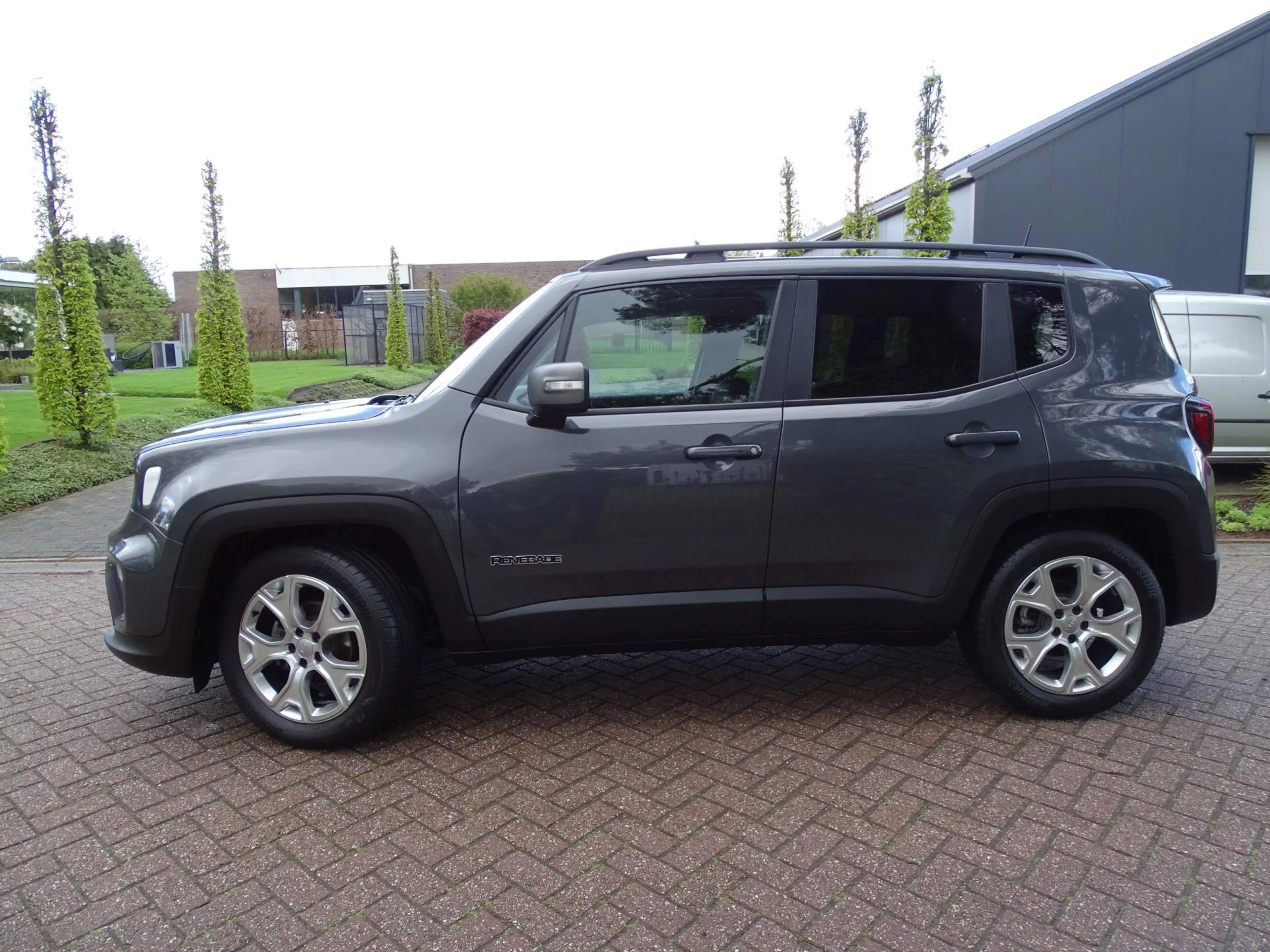 Jeep Renegade 1.0T 80th Anniversary — photo 10